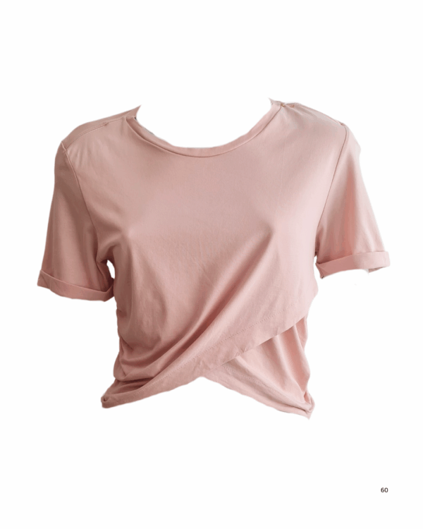 Camiseta curta com ombreiras