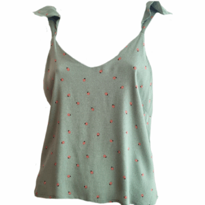 Blusa verde com joaninha da shoulder